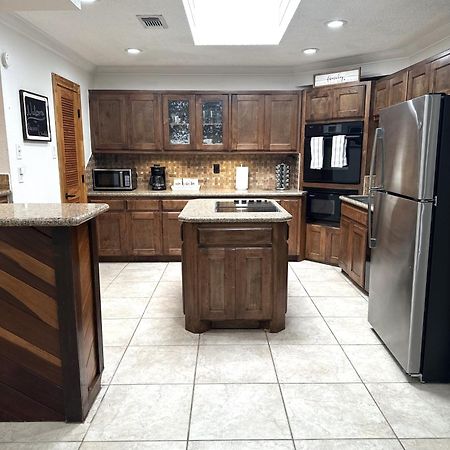 Stunning 4 Acre Retreat With Hot Tub, Sauna And Pool Tomball Exterior photo