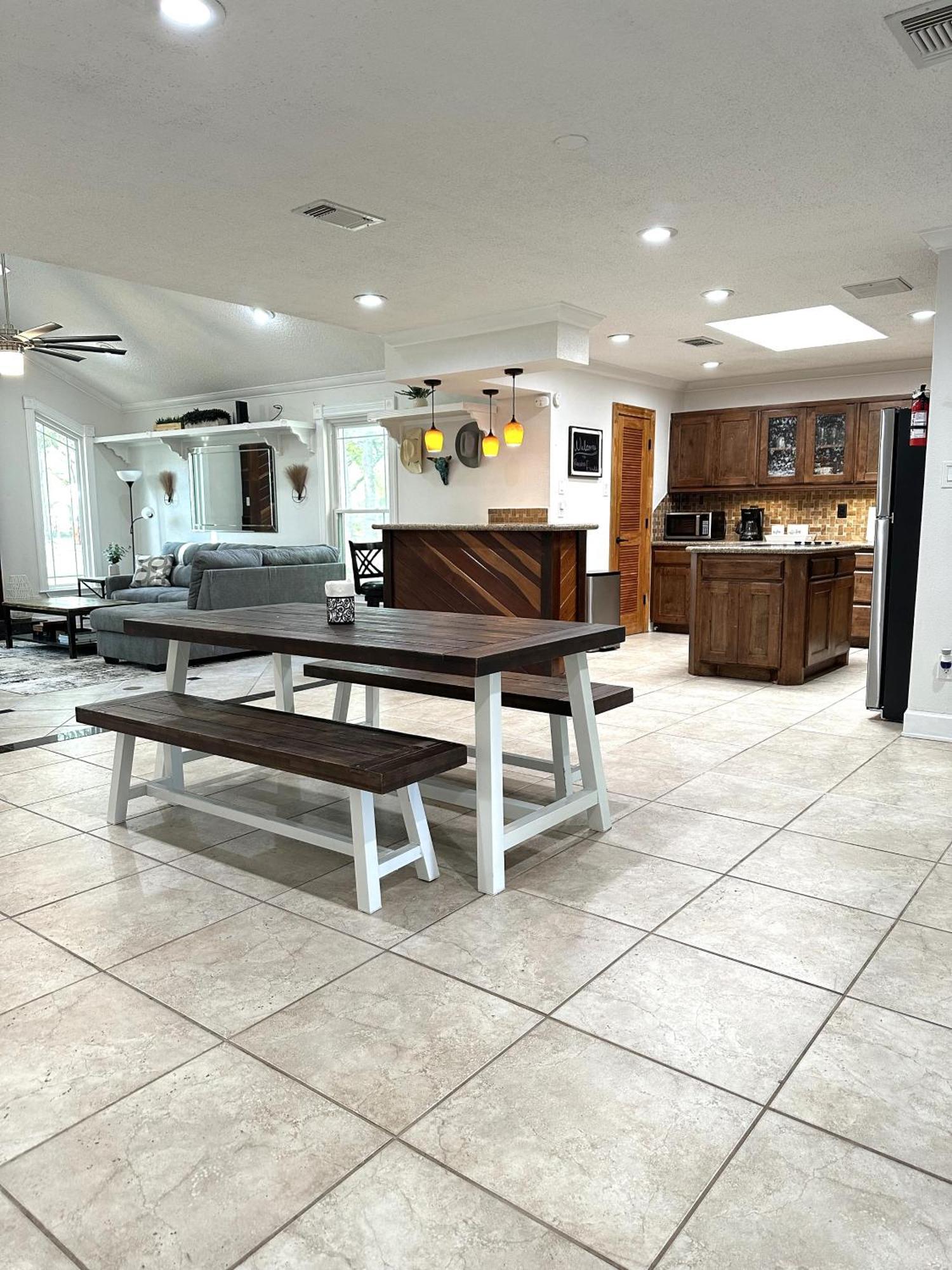Stunning 4 Acre Retreat With Hot Tub, Sauna And Pool Tomball Exterior photo